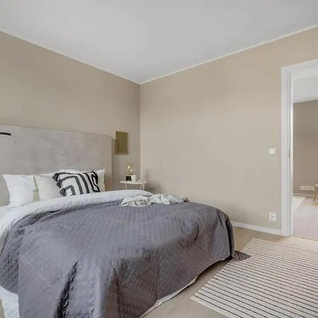 Beautiful 3 Centrally Located In Sandviken Апартаменты *