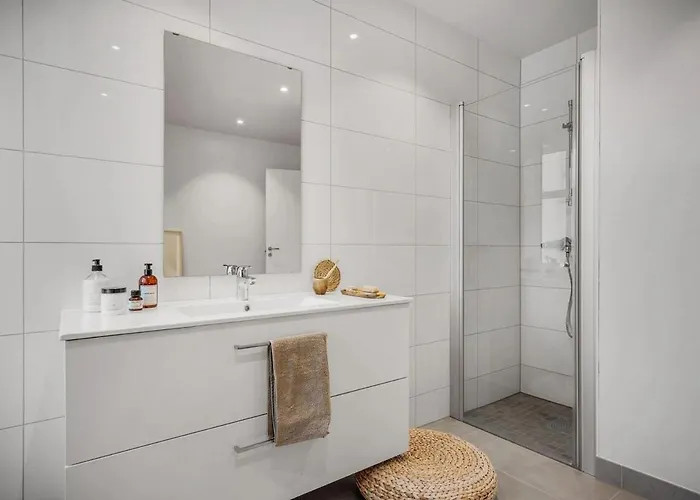 Beautiful 3 Centrally Located In Sandviken Apartamento