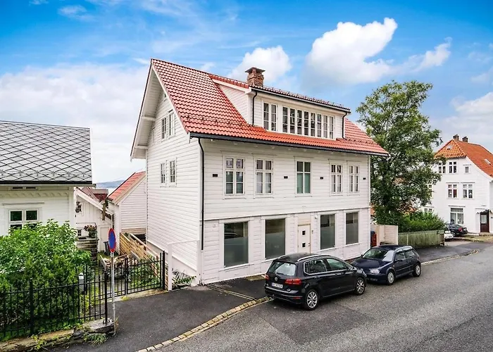 Beautiful 3 Centrally Located In Sandviken Apartamento *