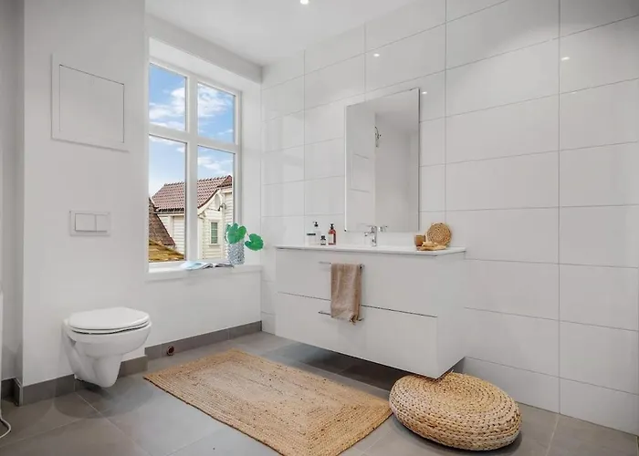 Beautiful 3 Centrally Located In Sandviken Apartamento